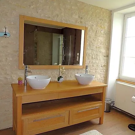 La Ferme Du Bourg Bed and breakfast